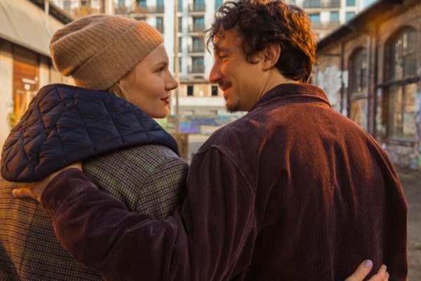 Daftar Film Komedi Romantis Barat Menarik untuk Disaksikan Ulang